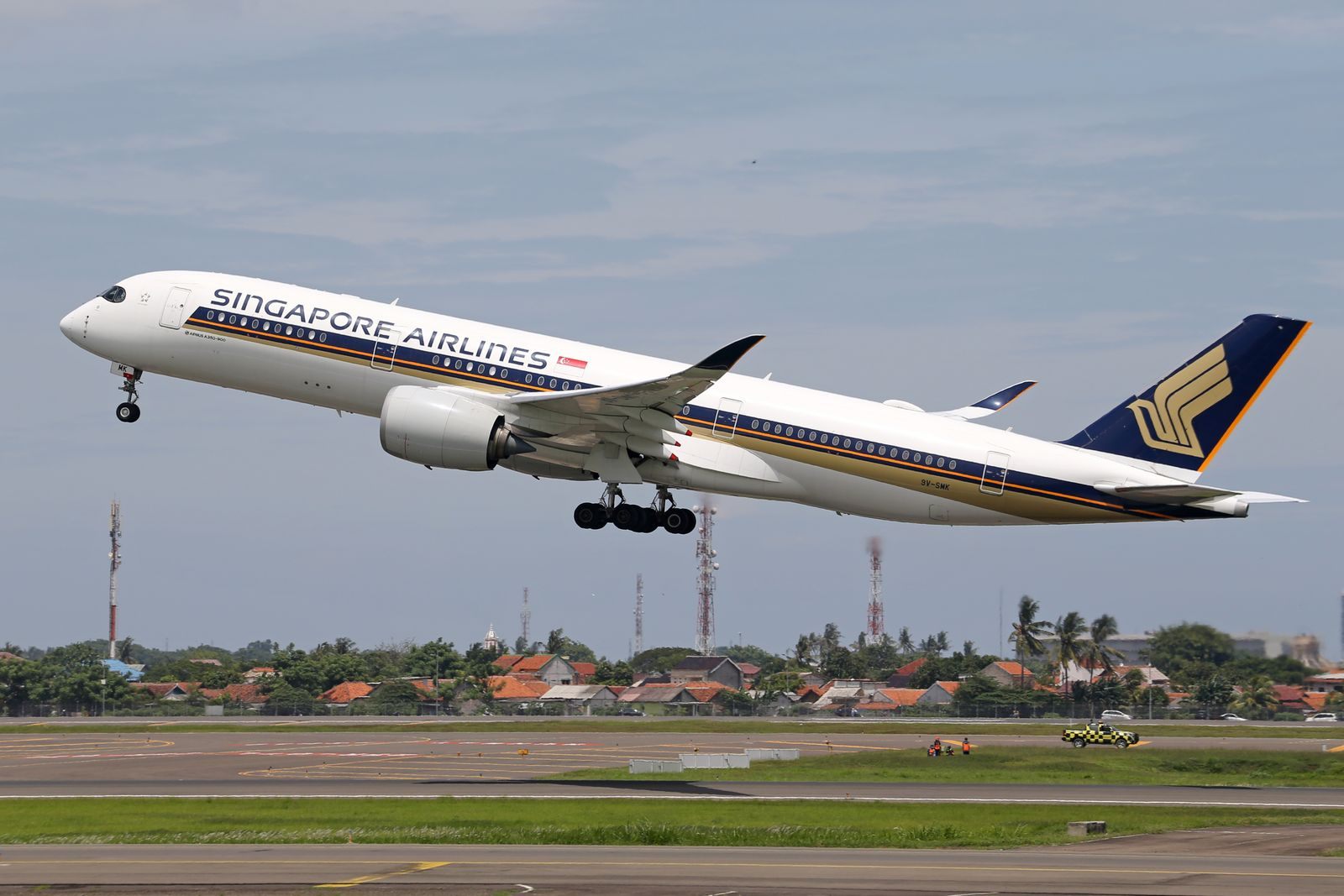 Singapore Airlines Airbus A350 taking off
